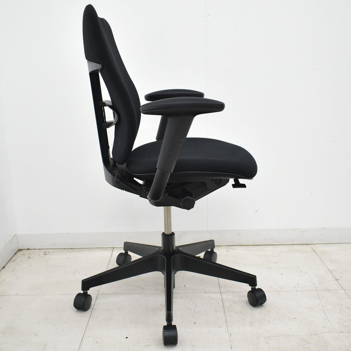 【中古】[難有]イトーキ　プラオ　ハイバック　固定肘　ランバーサポート　ブラック　2026061502【中古オフィス家具】