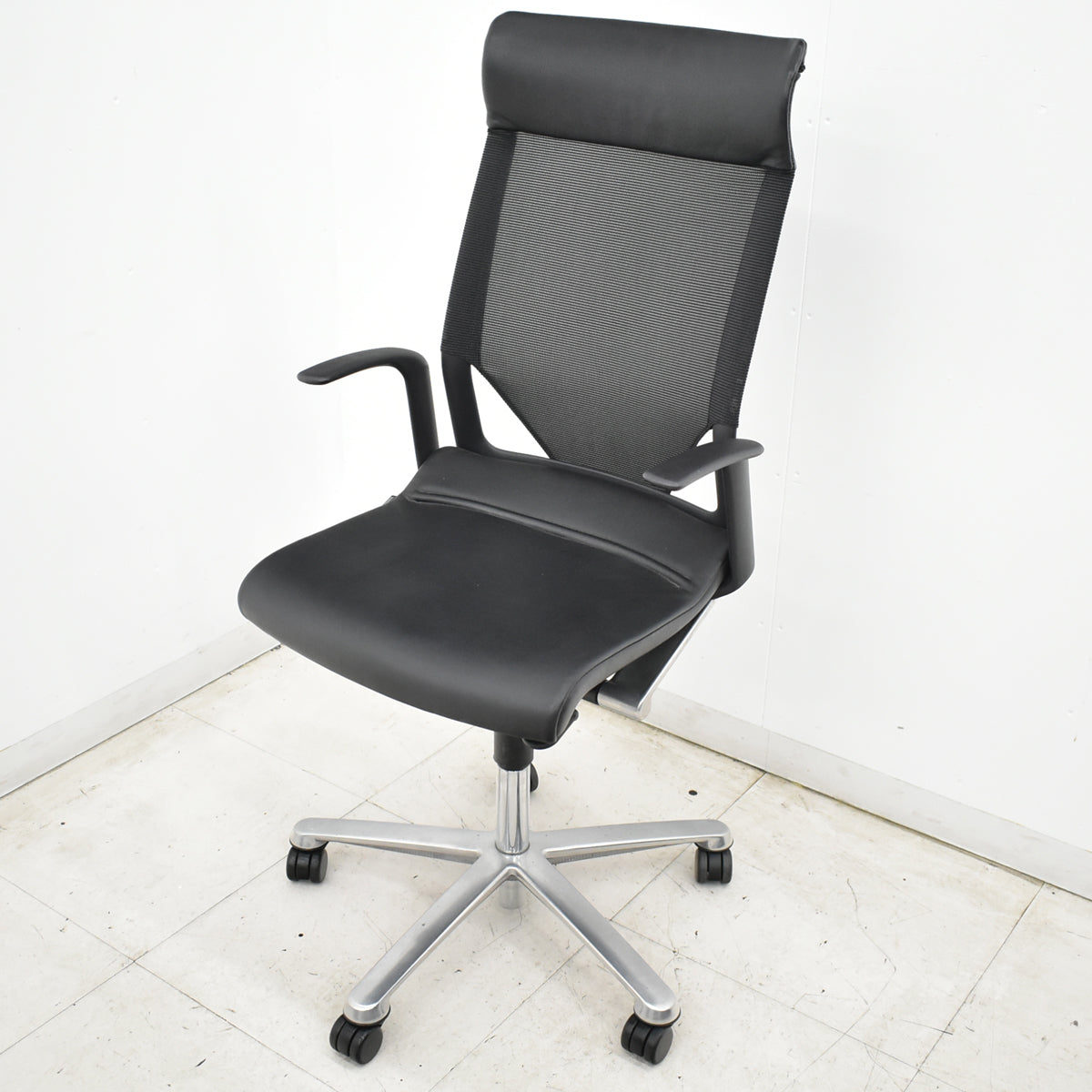 【中古】ウィルクハーン　モダス　ハイバック　固定肘　アルミ脚　メッシュ×本革　ブラック　2026061605【中古オフィス家具】