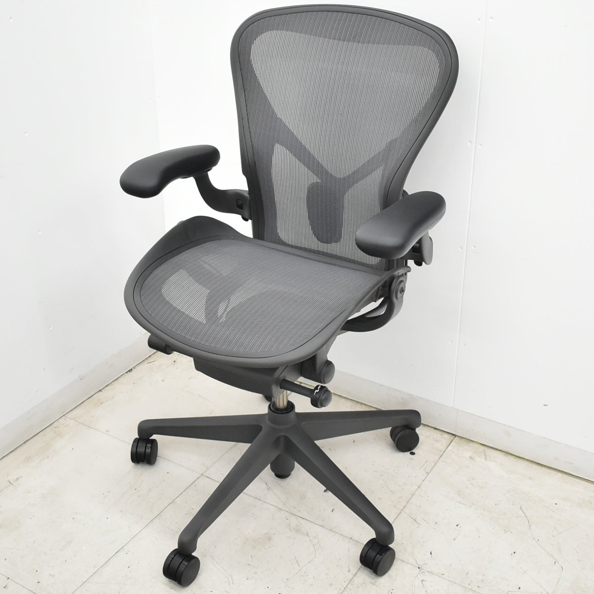 【中古】ハーマンミラー　 アーロンチェア　リマスタード　Bサイズ　可動肘　ポスチャーフィット　グレー　2026061701【中古オフィス家具】