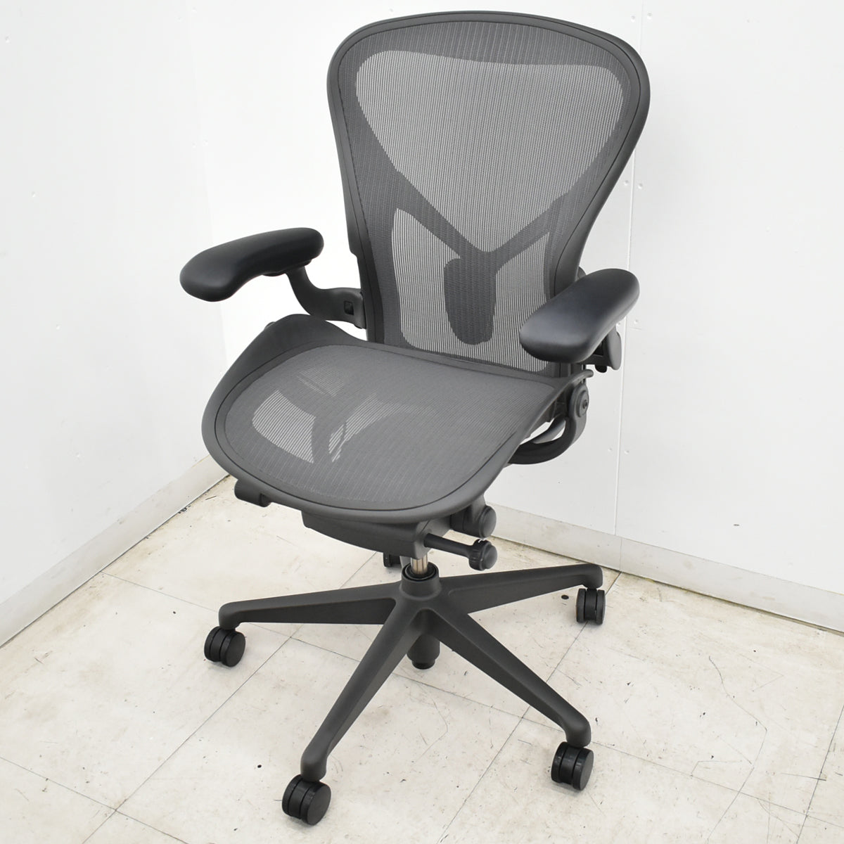 【中古】ハーマンミラー　 アーロンチェア　リマスタード　Bサイズ　可動肘　ポスチャーフィット　グレー　2026061702【中古オフィス家具】