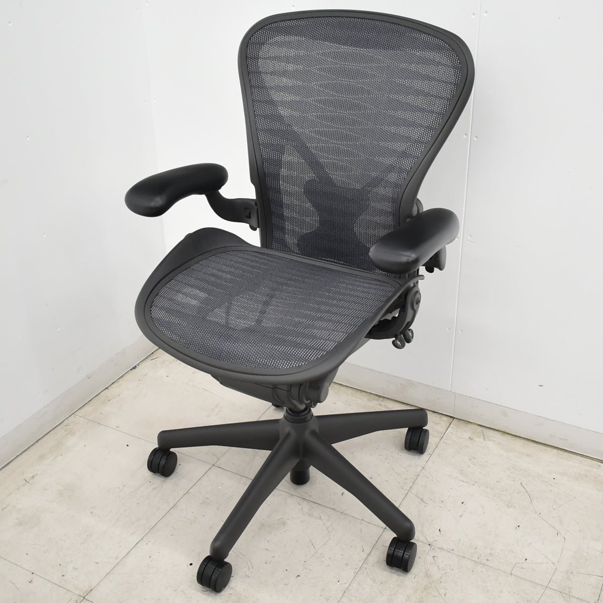 【中古】ハーマンミラー　アーロンチェア　Bサイズ　フル装備　ポスチャーフィット　タキシードメッシュ　2026061704【中古オフィス家具】