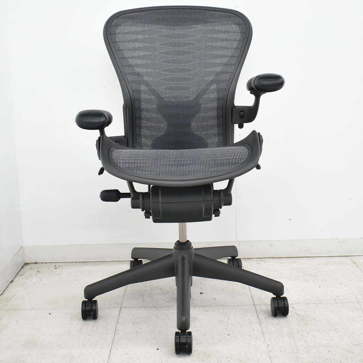 【中古】ハーマンミラー　アーロンチェア　Bサイズ　フル装備　ポスチャーフィット　タキシードメッシュ　2026061704【中古オフィス家具】