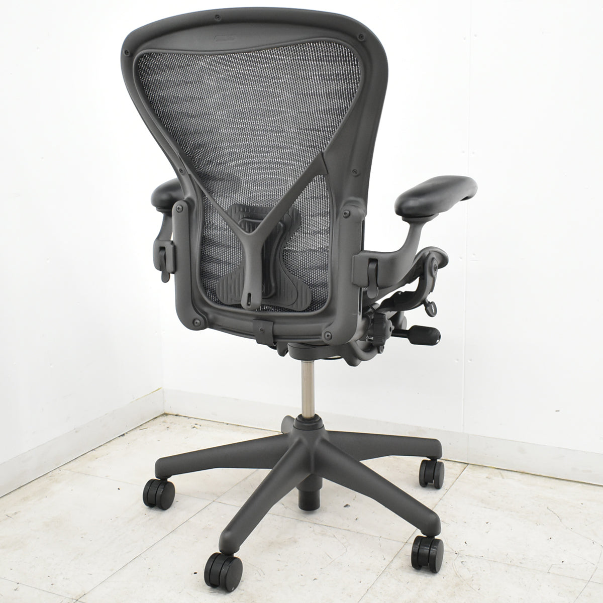 【中古】ハーマンミラー　アーロンチェア　Bサイズ　フル装備　ポスチャーフィット　タキシードメッシュ　2026061704【中古オフィス家具】