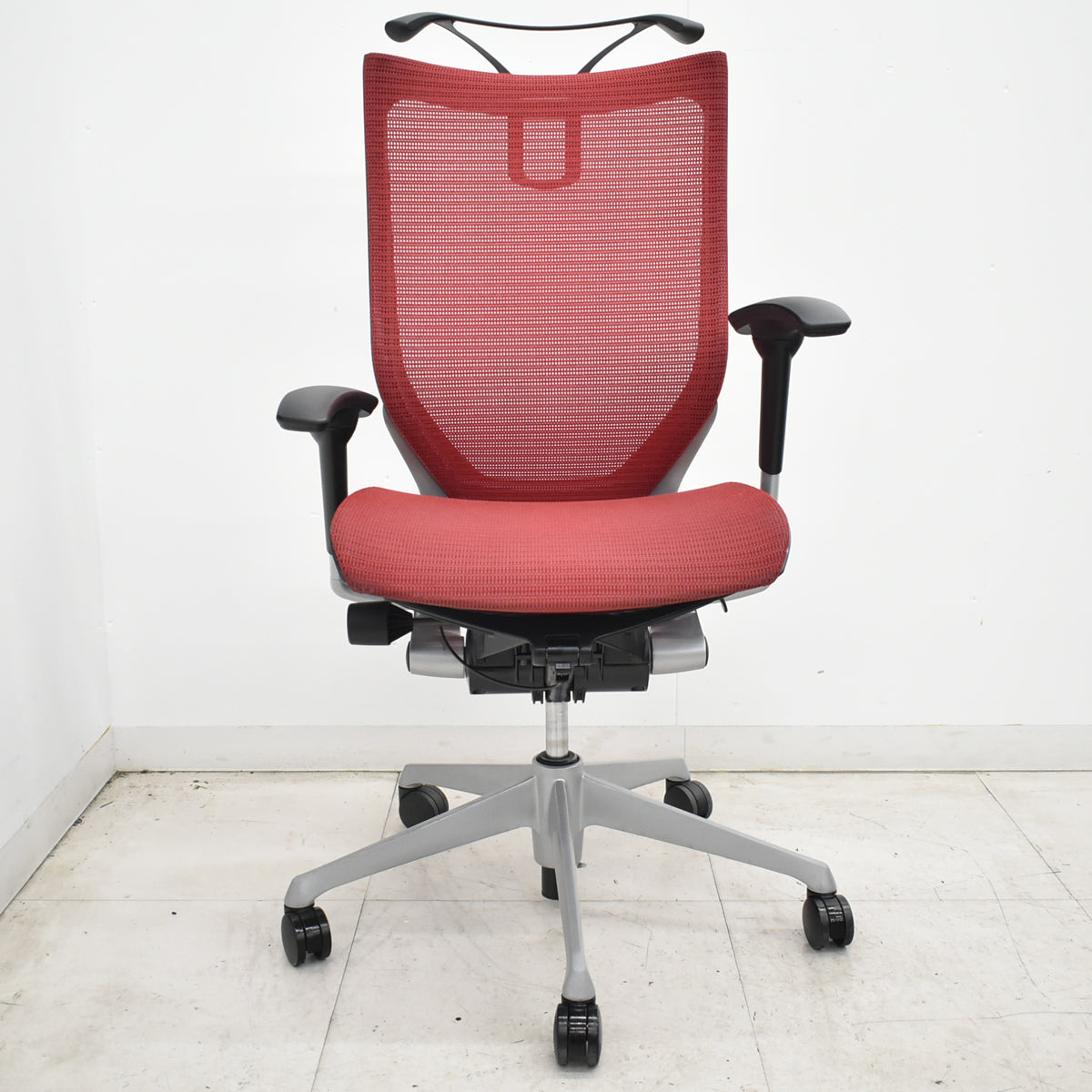 【中古】オカムラ　バロン　ハイバック　可動肘　ハンガー　シルバー脚　レッド 　2026061802【中古オフィス家具】