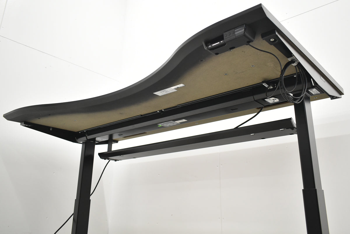 【中古】オカムラ　ストライカー　スイフト　電動昇降デスク　ラウンドタイプ　2021年製　幅1400　2026061804【中古オフィス家具】