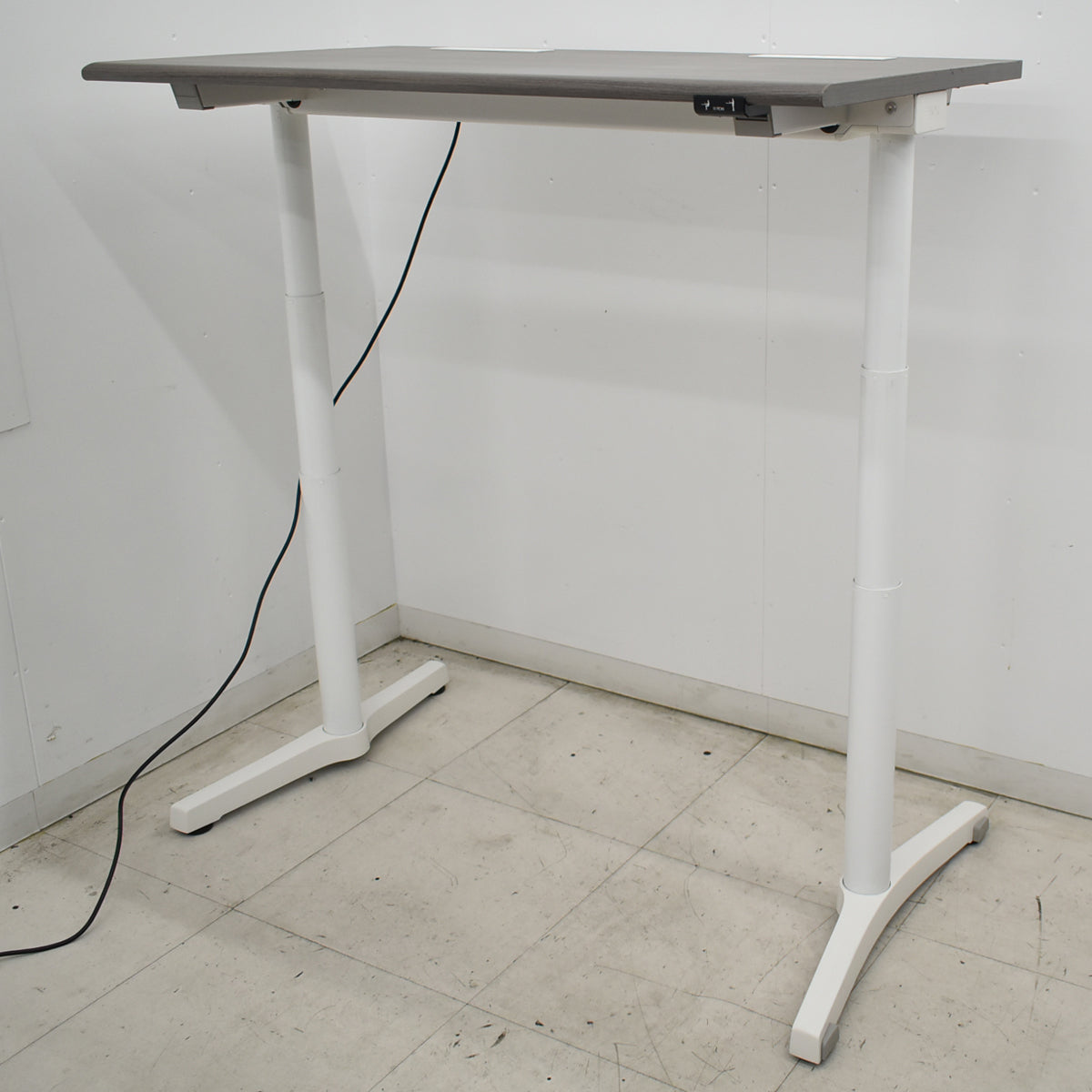 【中古】イトーキ　トイロ　電動昇降デスク　ラウンドエッジ　幅1150　2026061806【中古オフィス家具】