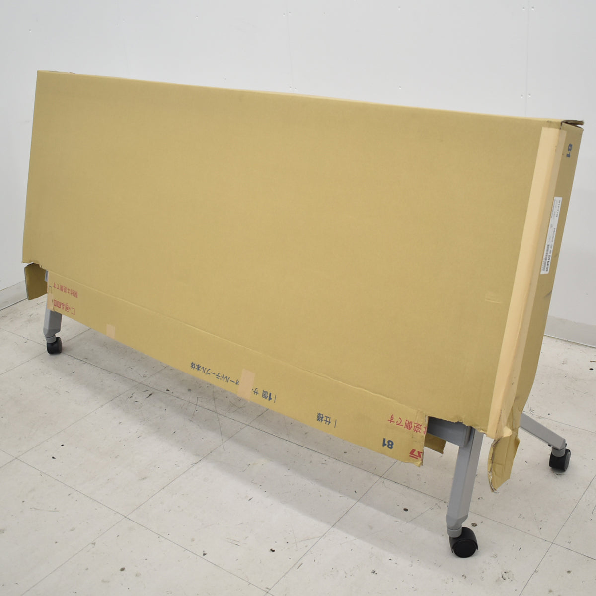 【中古】[未使用品]オカムラ　フラプター　サイドフォールテーブル　スクエアエッジ　幕板付き　Y字脚タイプ　2026年製　幅1800　2026062003【中古オフィス家具】