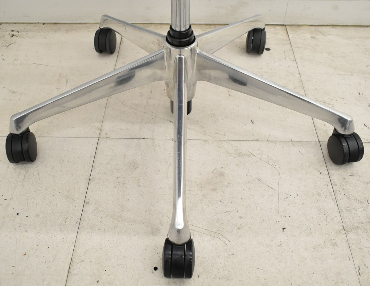 【中古】オカムラ　バロン　ローバック　固定肘　ポリッシュ　昇降ガス新品交換済　レッド　2026062202【中古オフィス家具】
