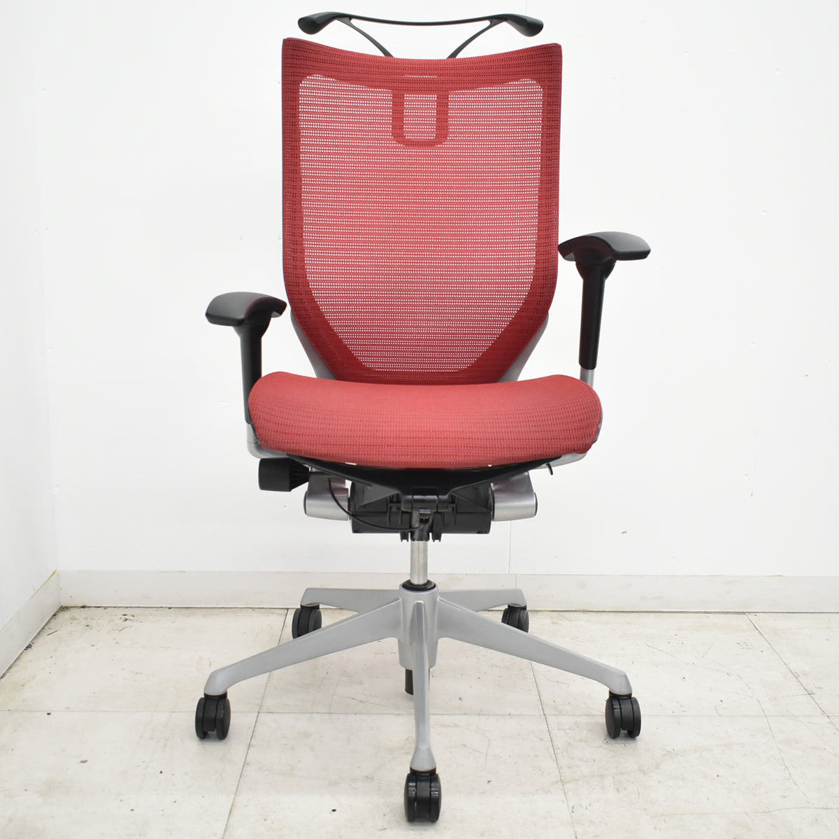 【中古】オカムラ　バロン　ハイバック　可動肘　ハンガー　シルバー脚　レッド 　2026062204【中古オフィス家具】