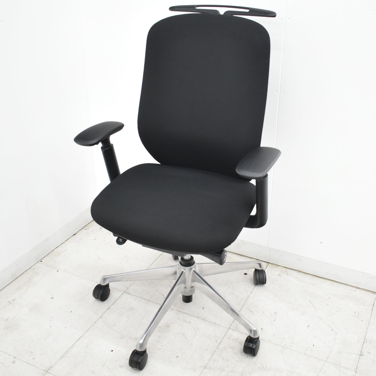 【中古】オカムラ　シルフィー　ハイバック　可動肘　ハンガー付　バックカーブアジャスト　前傾機能　ポリッシュ　ブラック　2026062205【中古オフィス家具】