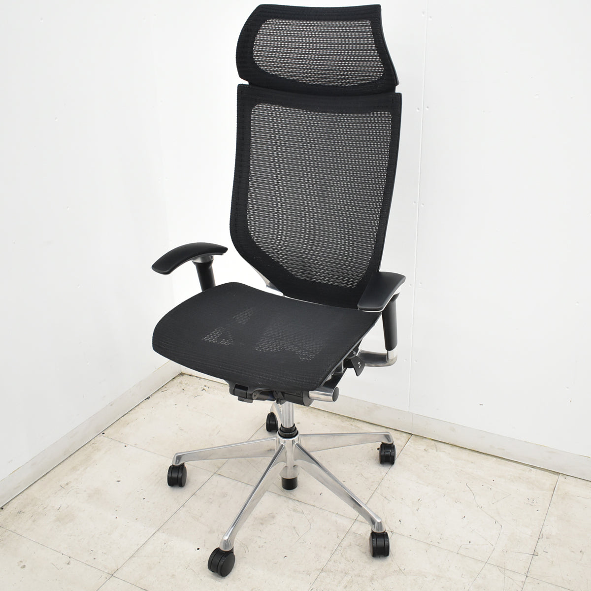 【中古】オカムラ　バロン　エクストラハイバック　可動肘　固定ヘッドレスト　ポリッシュ　昇降ガス交換済　ブラック　2026062301【中古オフィス家具】