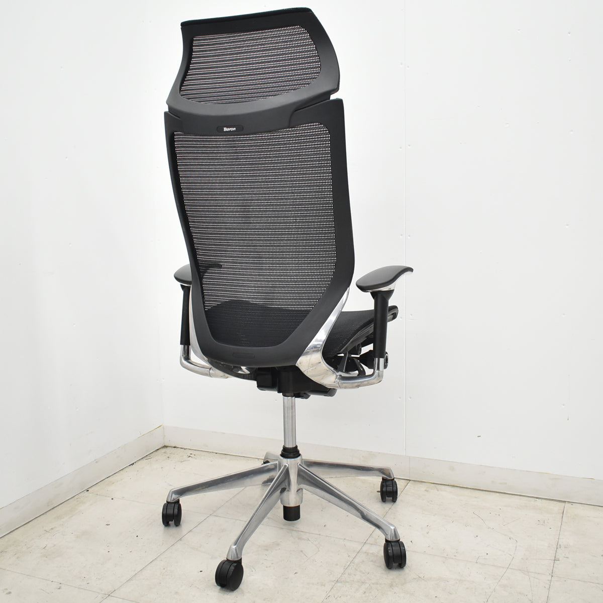 【中古】オカムラ　バロン　エクストラハイバック　可動肘　固定ヘッドレスト　ポリッシュ　昇降ガス交換済　ブラック　2026062301【中古オフィス家具】