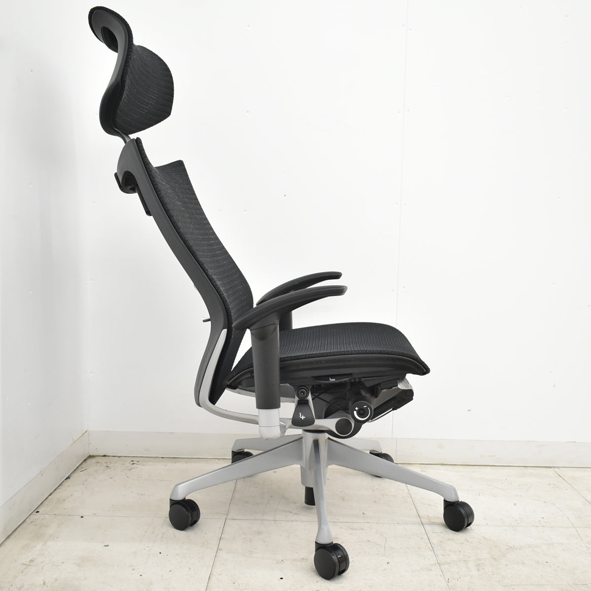 【中古】オカムラ　バロン　エクストラハイバック　可動肘　可動ヘッドレスト　ランバーサポート　ブラック　2026062303【中古オフィス家具】