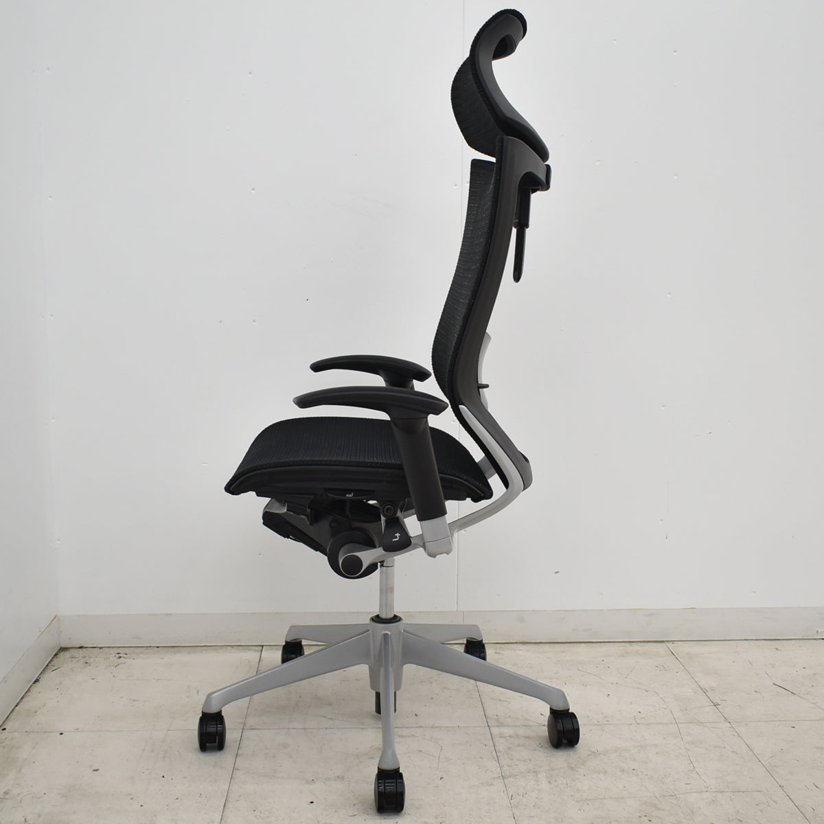 【中古】オカムラ　バロン　エクストラハイバック　可動肘　可動ヘッドレスト　ランバーサポート　ブラック　2026062303【中古オフィス家具】