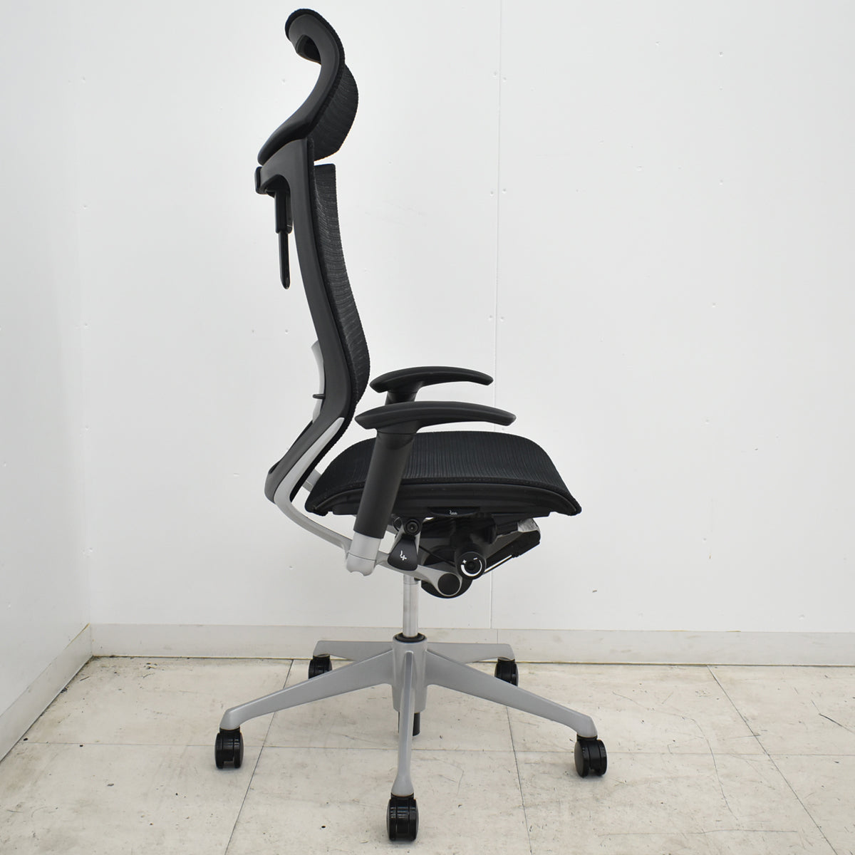 【中古】オカムラ　バロン　エクストラハイバック　可動肘　可動ヘッドレスト　ランバーサポート　ブラック　2026062303【中古オフィス家具】