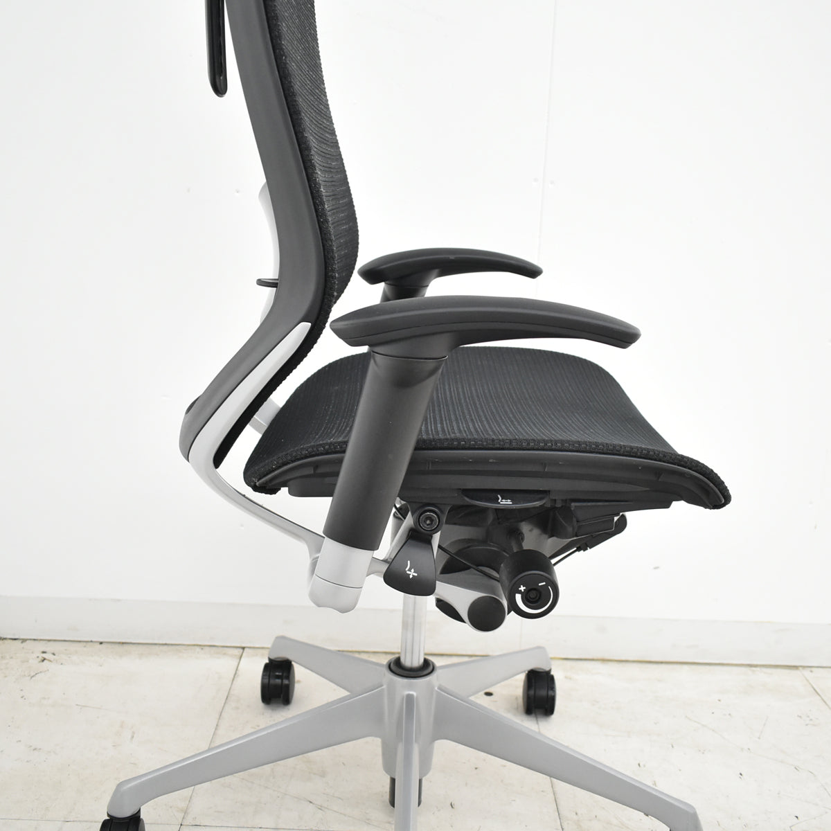 【中古】オカムラ　バロン　エクストラハイバック　可動肘　可動ヘッドレスト　ランバーサポート　ブラック　2026062303【中古オフィス家具】