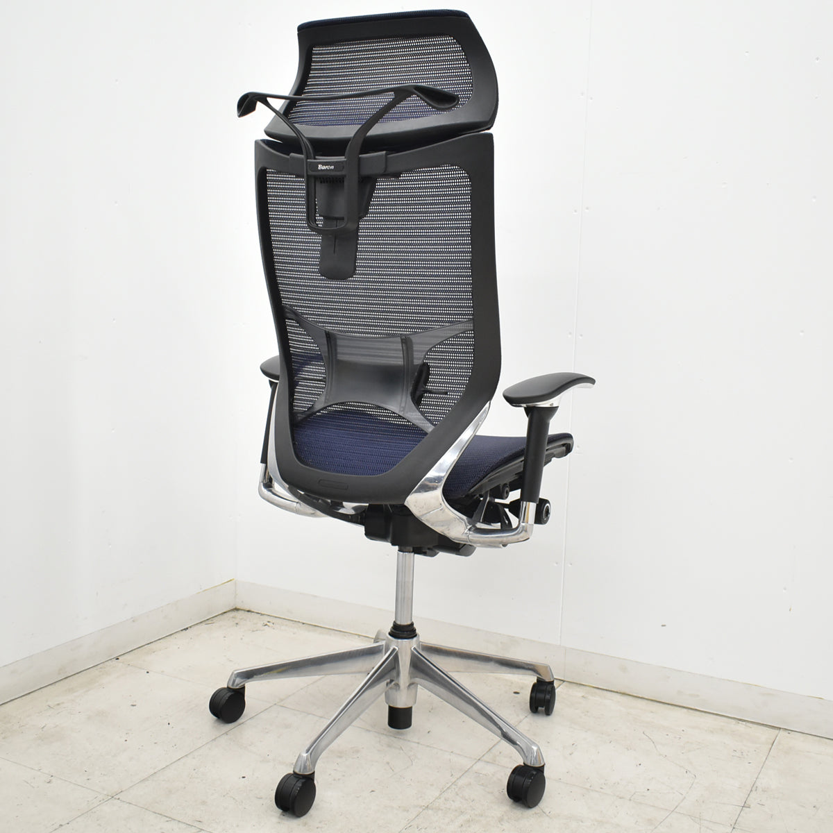 【中古】オカムラ　バロン　エクストラハイバック　可動肘　可動ヘッドレスト　ランバーサポート　ハンガー　ポリッシュ　昇降ガス交換済　ダークブルー　2026062304【中古オフィス家具】