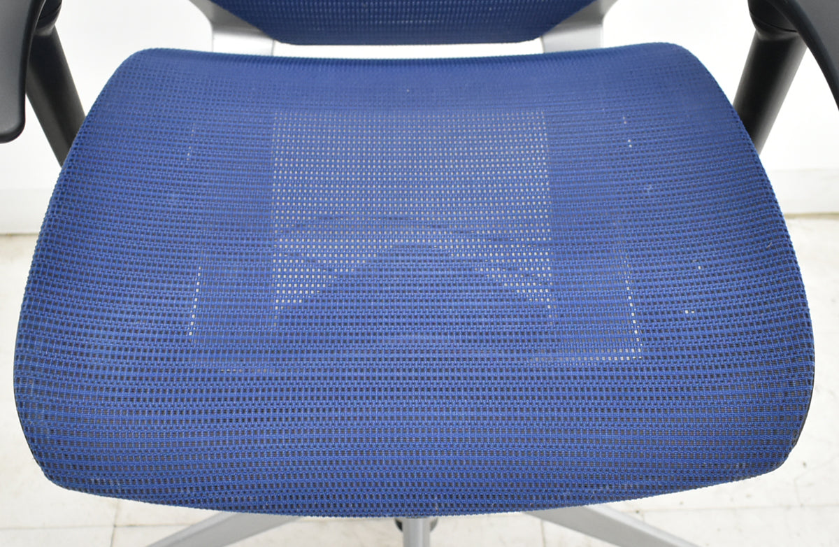 【中古】オカムラ　バロン　エクストラハイバック　可動肘　可動ヘッドレスト　ミディアムブルー　2026062305【中古オフィス家具】