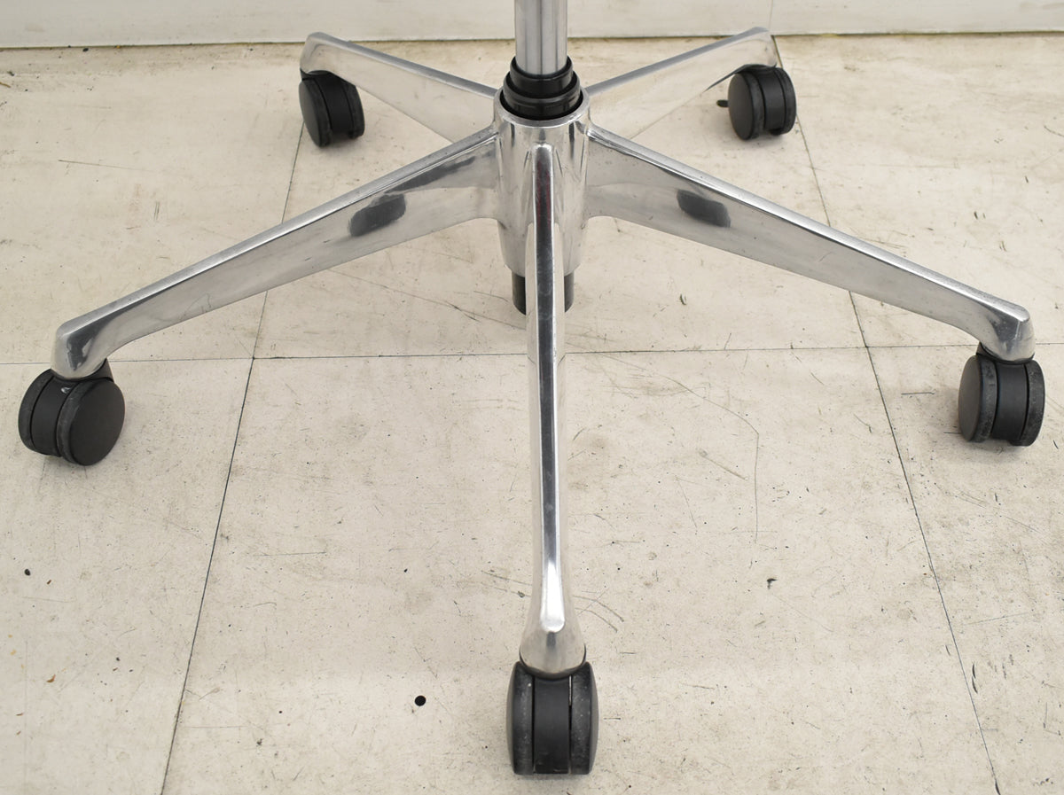 【中古】オカムラ　バロン　エクストラハイバック　可動肘　可動ヘッドレスト　肘パッド新品　昇降ガス新品交換済　レッド　2026062306【中古オフィス家具】