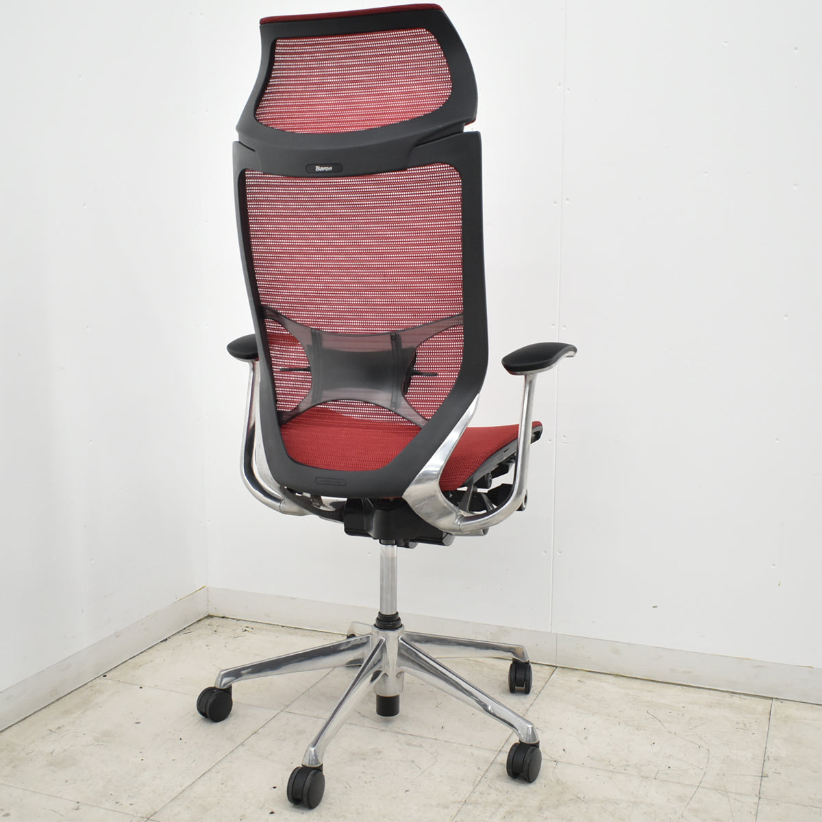 【中古】オカムラ　バロン　エクストラハイバック　可動肘　可動ヘッドレスト　肘パッド新品　昇降ガス新品交換済　レッド　2026062306【中古オフィス家具】