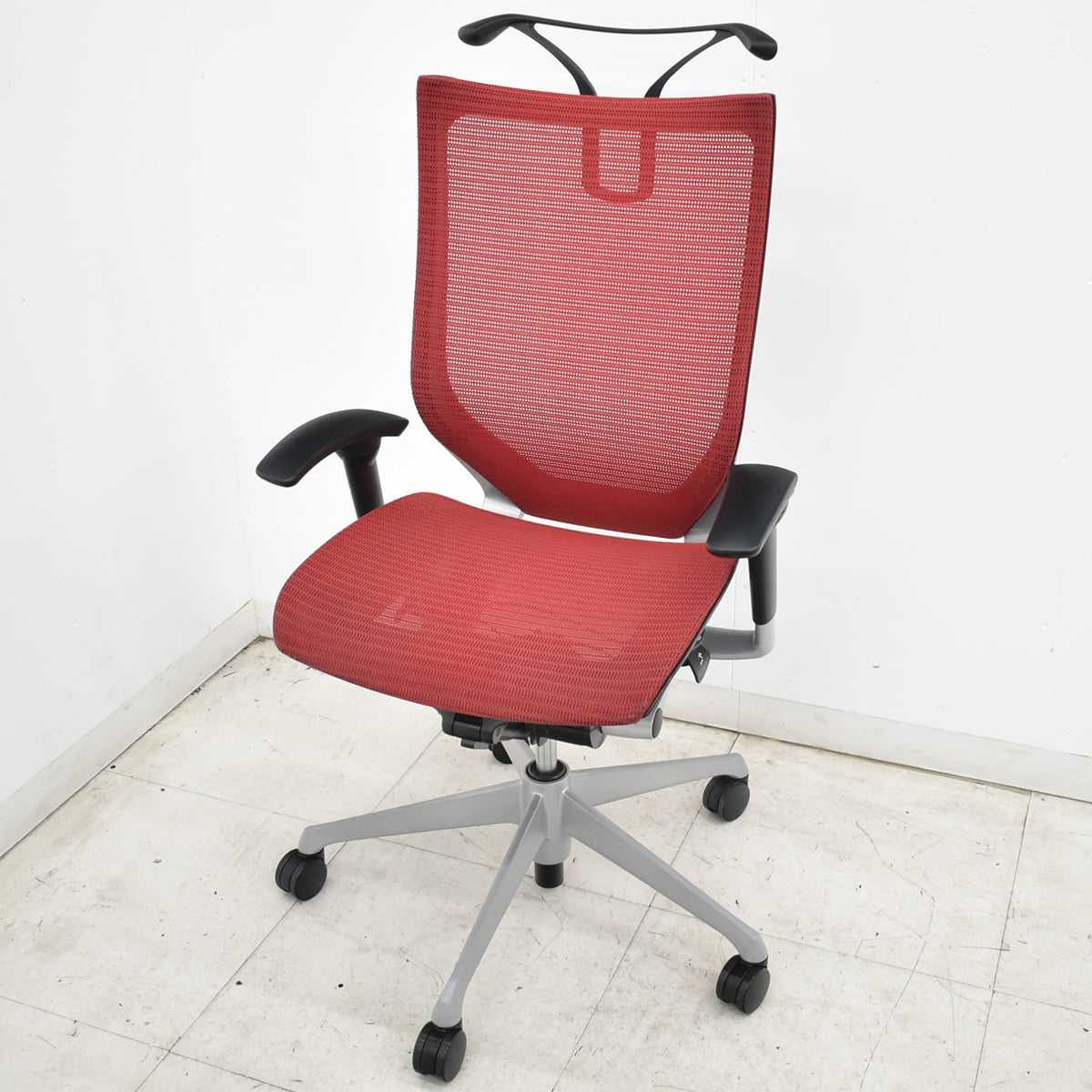 【中古】オカムラ　バロン　ハイバック　可動肘　ハンガー　昇降ガス新品交換済　レッド　2026062401【中古オフィス家具】
