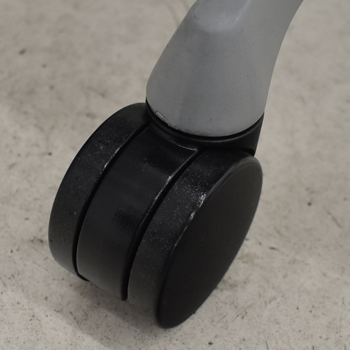 【中古】オカムラ　バロン　ハイバック　可動肘　ハンガー　昇降ガス新品交換済　レッド　2026062401【中古オフィス家具】