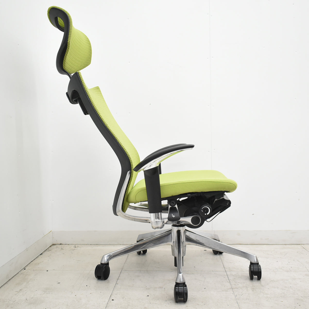 【中古】オカムラ　バロン　エクストラハイバック　可動肘　可動ヘッドレスト　ポリッシュ　肘パッド新品　ライムグリーン　2026062402【中古オフィス家具】