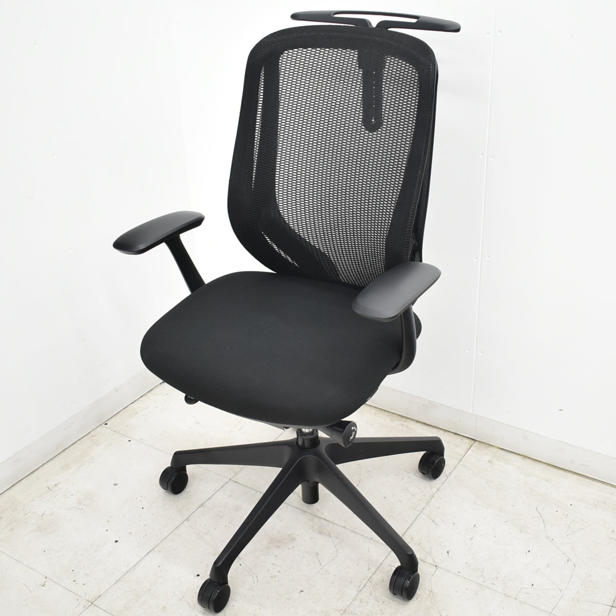 【中古】オカムラ　シルフィ　ハイバック　固定肘　ハンガー　前傾機能　バックカーブアジャスト　ブラック　2026062403【中古オフィス家具】