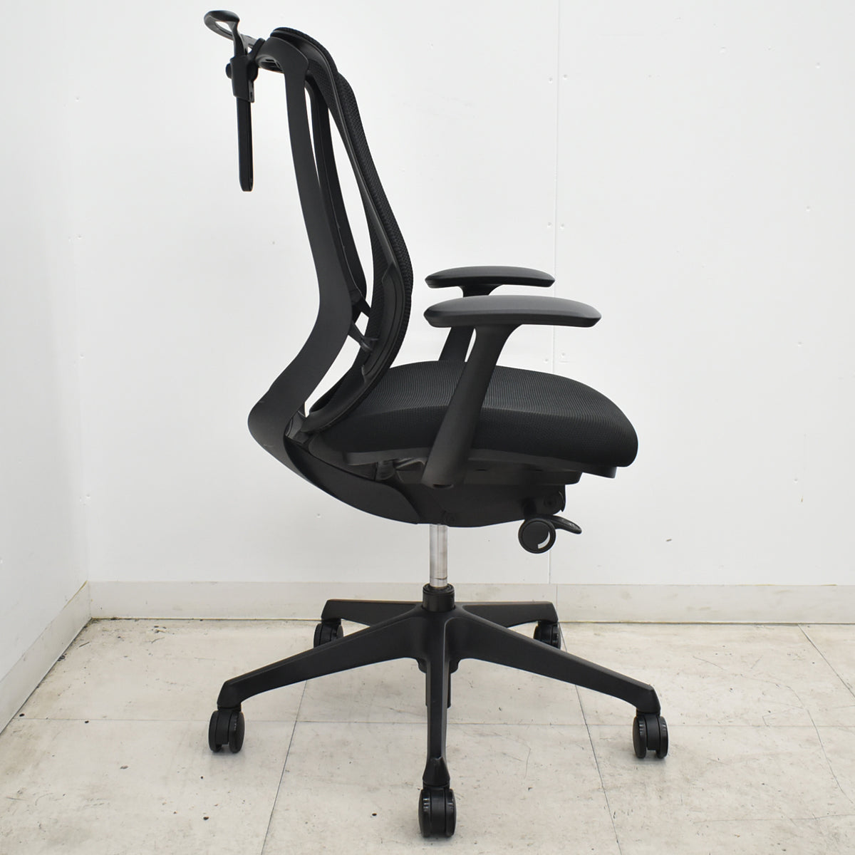 【中古】オカムラ　シルフィ　ハイバック　固定肘　ハンガー　前傾機能　バックカーブアジャスト　ブラック　2026062403【中古オフィス家具】