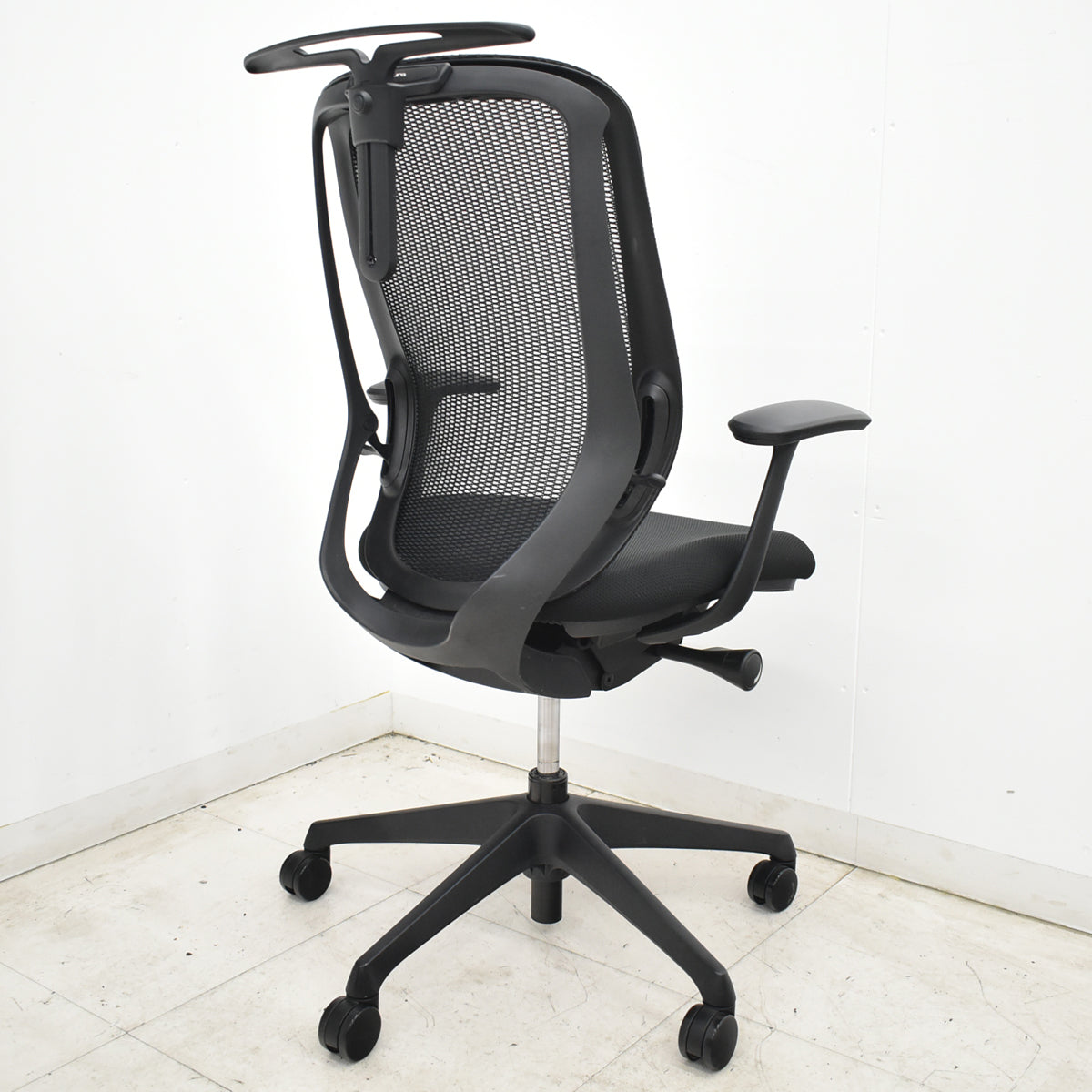 【中古】オカムラ　シルフィ　ハイバック　固定肘　ハンガー　前傾機能　バックカーブアジャスト　ブラック　2026062403【中古オフィス家具】