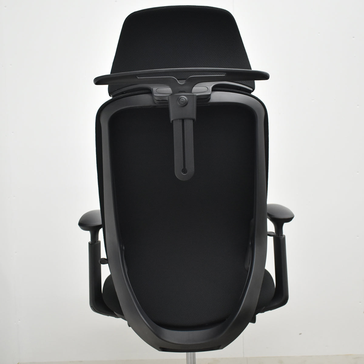 【中古】オカムラ　シルフィ　エクストラハイバック　ヘッドレスト　可動肘　前傾機能　バックカーブアジャスト　ハンガー　ブラック　2026062404【中古オフィス家具】