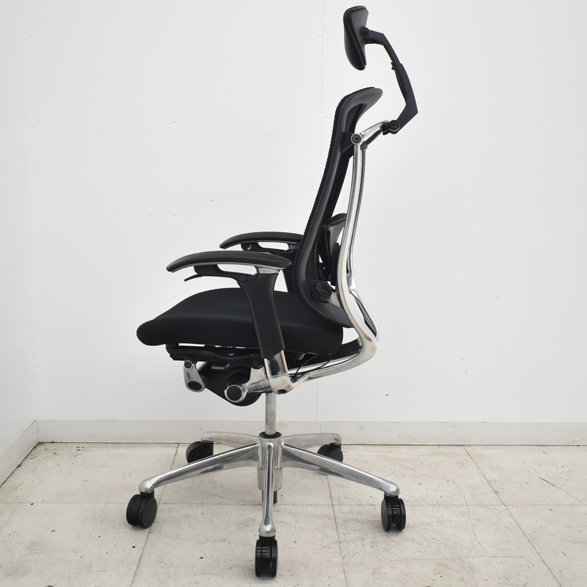 【中古】オカムラ　コンテッサ　ヘッドレスト　可動肘　ランバーサポート　ポリッシュ　ブラック　2026062502【中古オフィス家具】