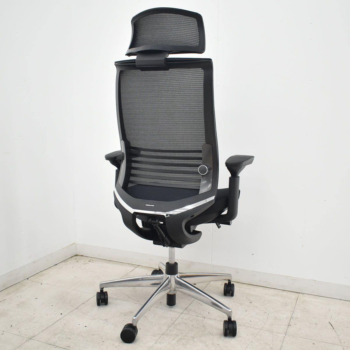 【中古】コクヨ　ベゼル　エクストラハイバック　可動ヘッドレスト　可動肘（クランクスライドアーム）ウェブモーションサポート　ポリッシュ　2020年製　ブラック　2026062503【中古オフィス家具】