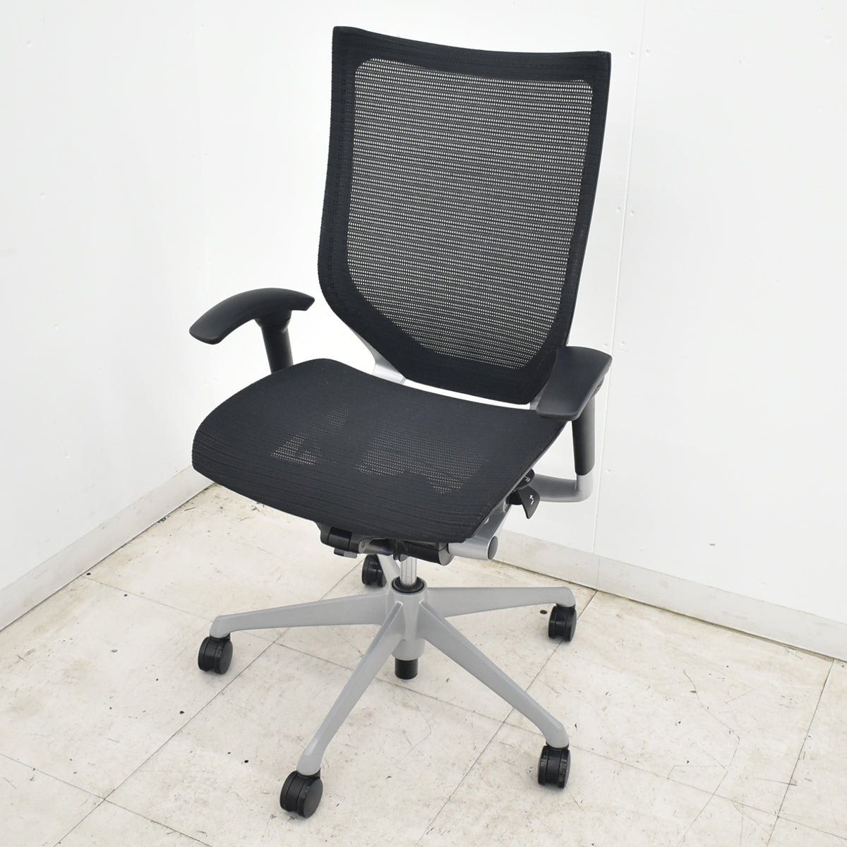 【中古】[難有]オカムラ　バロン　ハイバック　可動肘　ブラック　2026062601【中古オフィス家具】