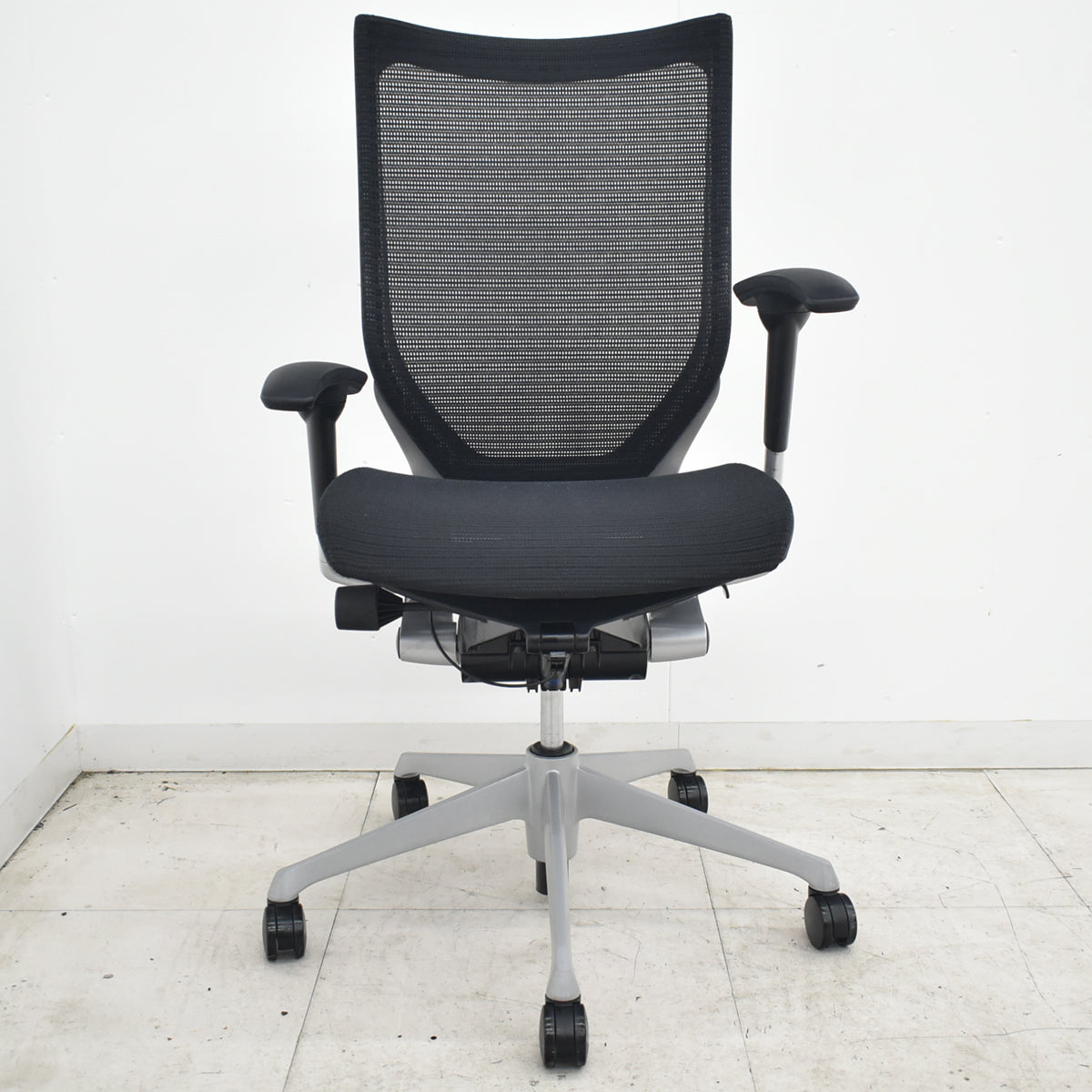 【中古】[難有]オカムラ　バロン　ハイバック　可動肘　ブラック　2026062601【中古オフィス家具】
