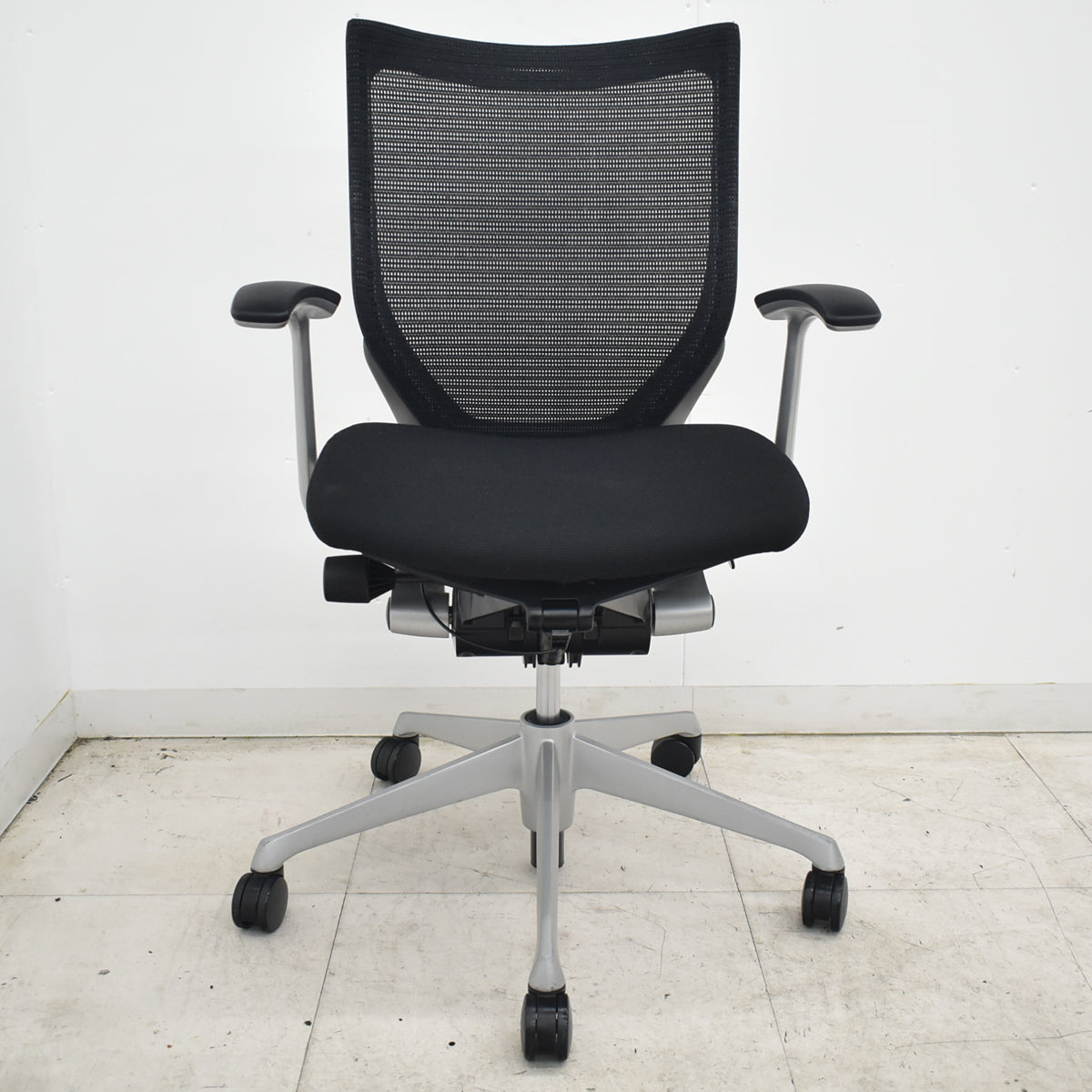 【中古】オカムラ　バロン　ローバック　固定肘　肘パッド新品　ブラック　2026062901【中古オフィス家具】