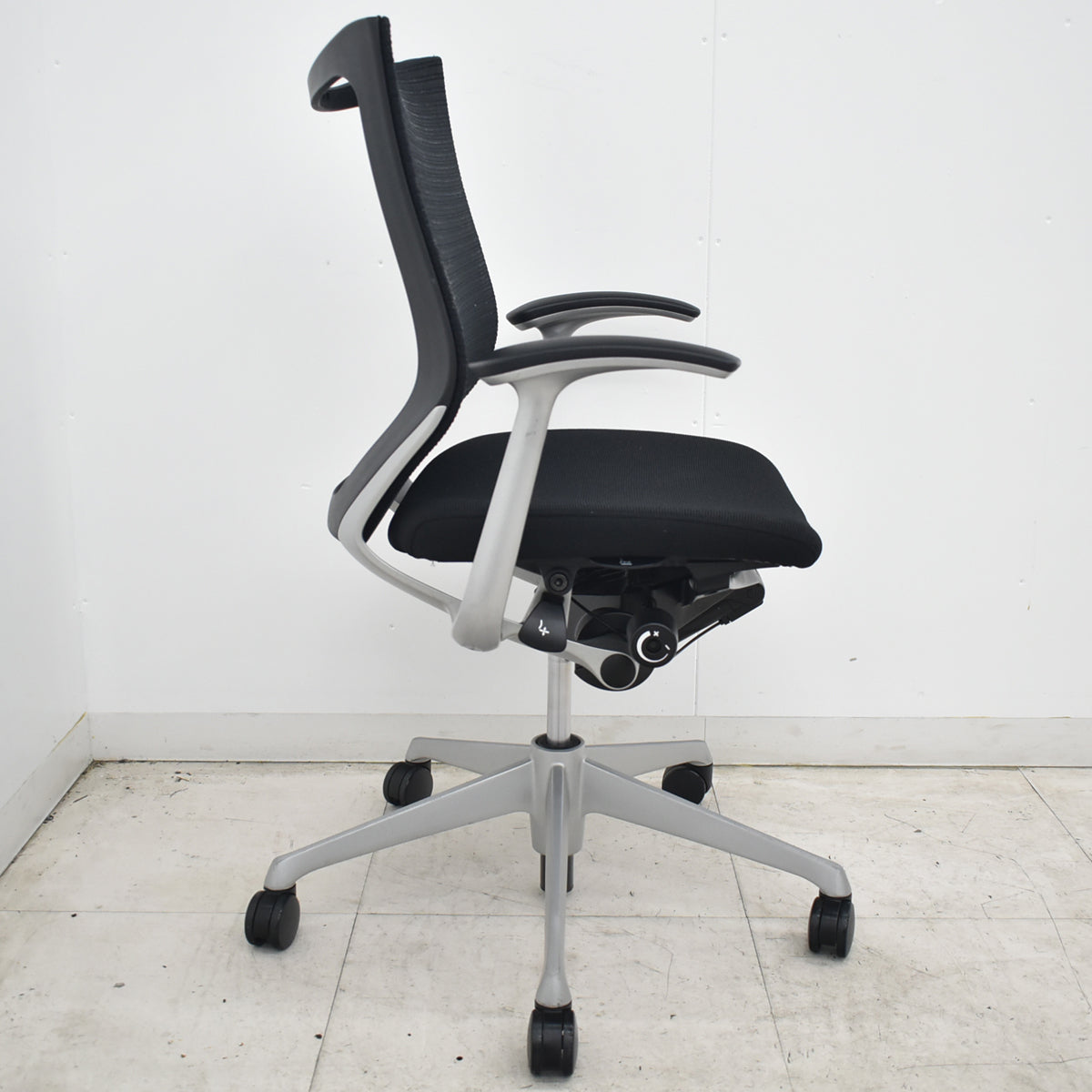 【中古】オカムラ　バロン　ローバック　固定肘　肘パッド新品　ブラック　2026062901【中古オフィス家具】
