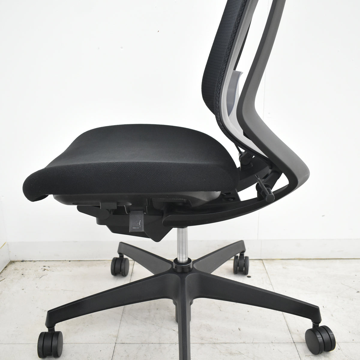 【中古】コクヨ　デュオラ　ランバーサポート　ブラック　肘なし　2019年製　2026062903【中古オフィス家具】