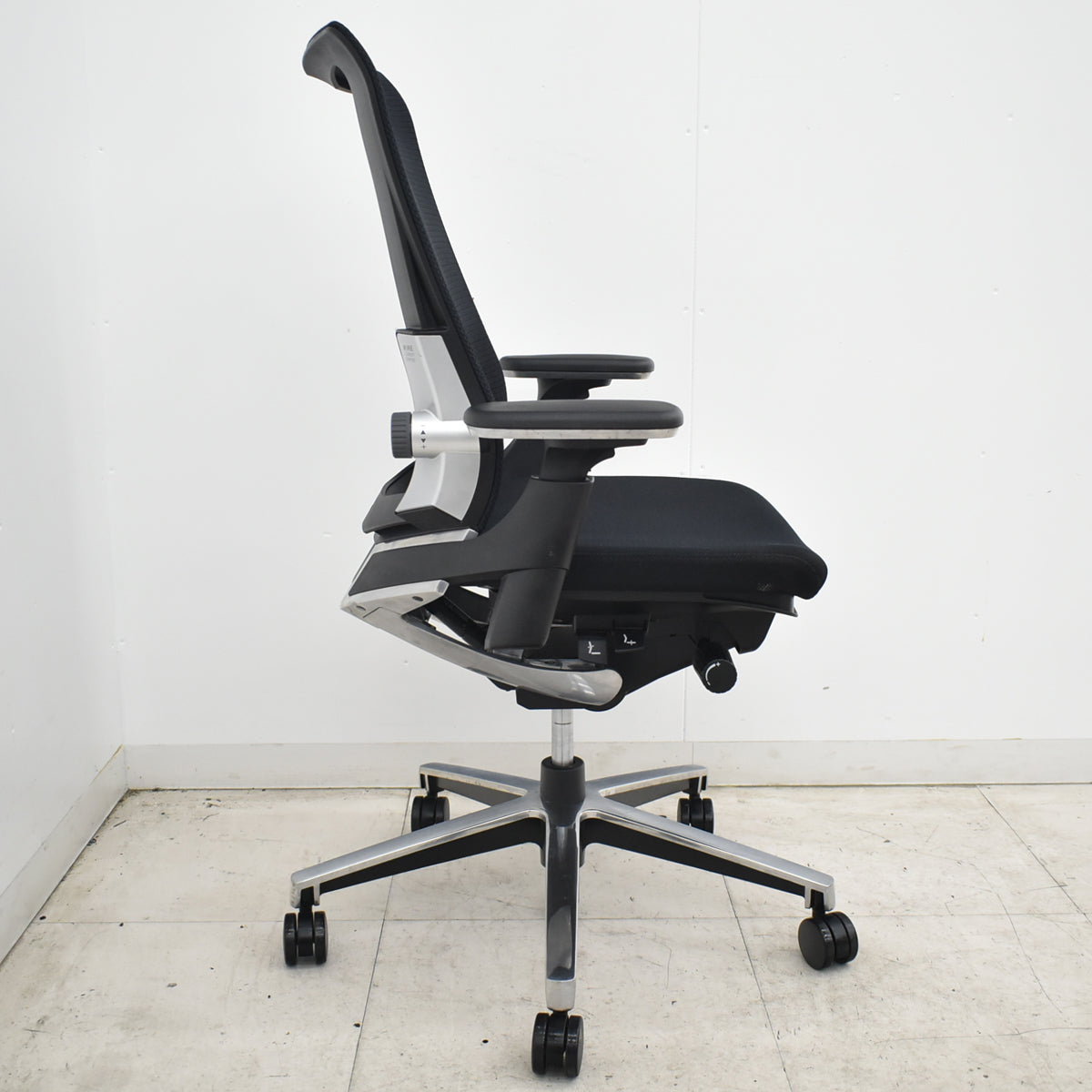 【中古】コクヨ　インスパイン　ハイバック　可動肘（クランクスライドアーム）ワイヤーランバーサポート　ポリッシュ　ブラック　2026062904【中古オフィス家具】