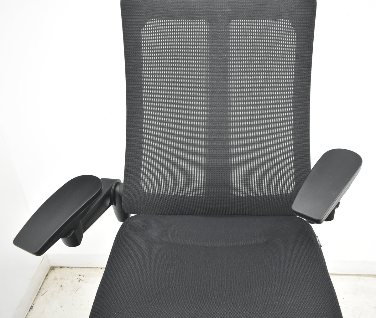 【中古】イトーキ　Act　アクトチェア　ハイバック　４Ｄリンクアーム　2024年製　ブラック　2026062905【中古オフィス家具】