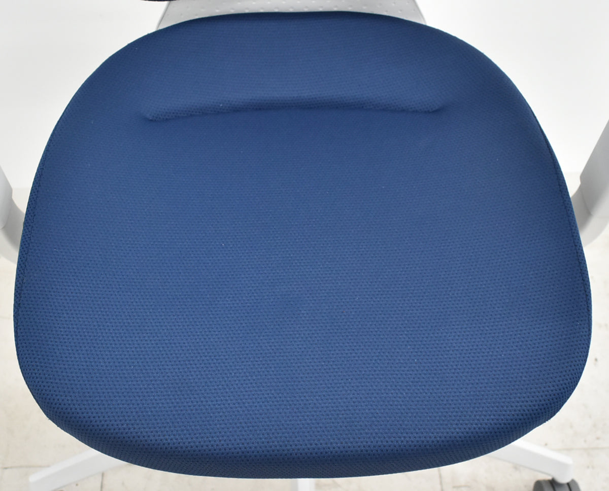 【中古】コクヨ　イング　可動肘　バーチカルタイプ　2021年製　ネイビー　2026063001【中古オフィス家具】