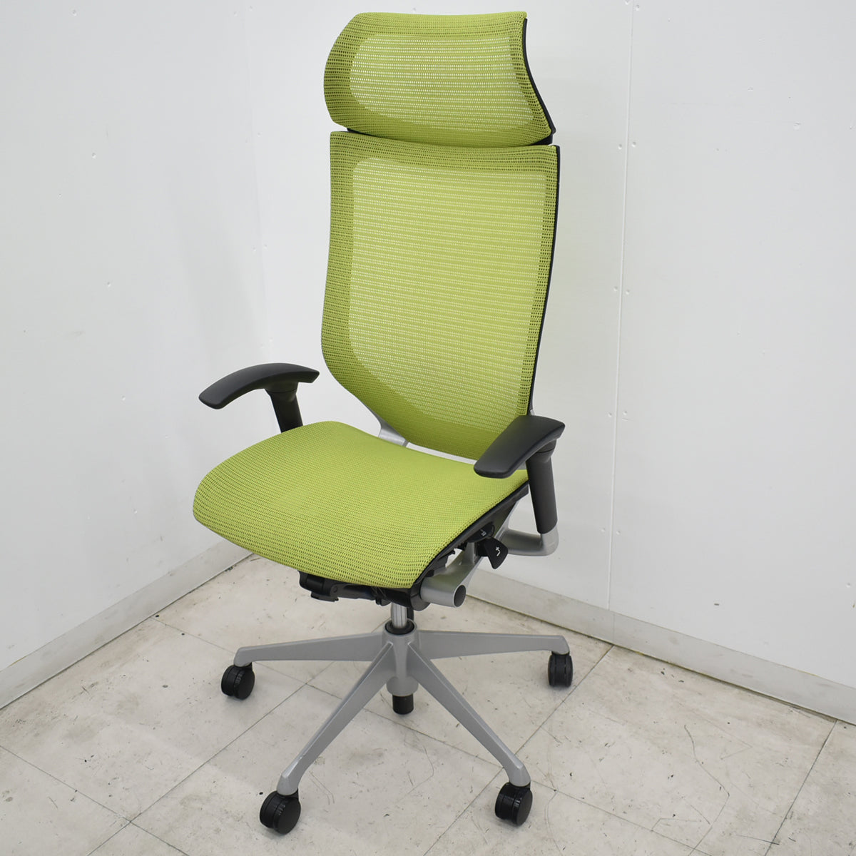 【中古】オカムラ　バロン　エクストラハイバック　可動肘　固定ヘッドレスト　ライムグリーン　2026070602【中古オフィス家具】
