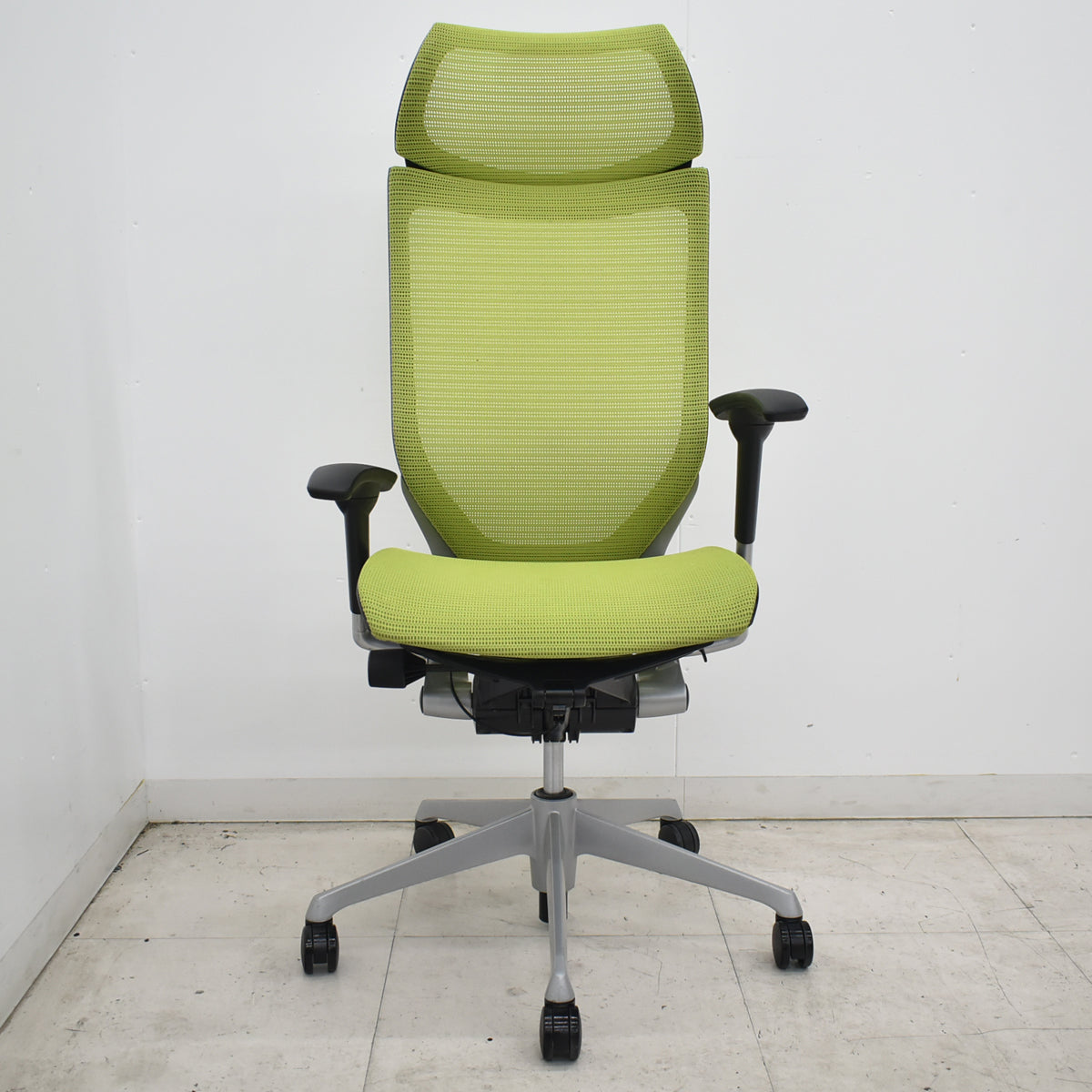 【中古】オカムラ　バロン　エクストラハイバック　可動肘　固定ヘッドレスト　ライムグリーン　2026070602【中古オフィス家具】