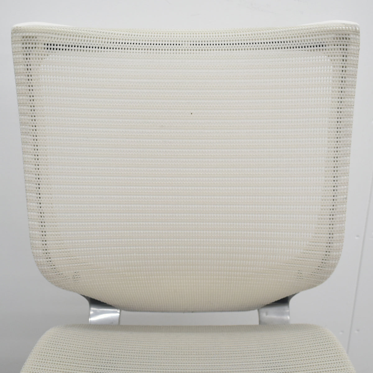 【中古】[難有]オカムラ　バロン　ローバック　肘なし　ポリッシュ　2026070605【中古オフィス家具】