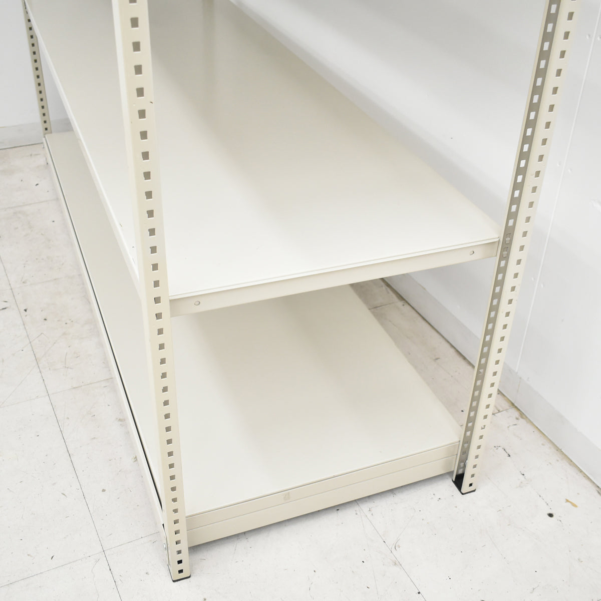 【中古】メーカー不明　中軽量棚　ボトルレスタイプ　幅1800×奥行600×高さ（全高）2400(mm)　2026070701【中古オフィス家具】