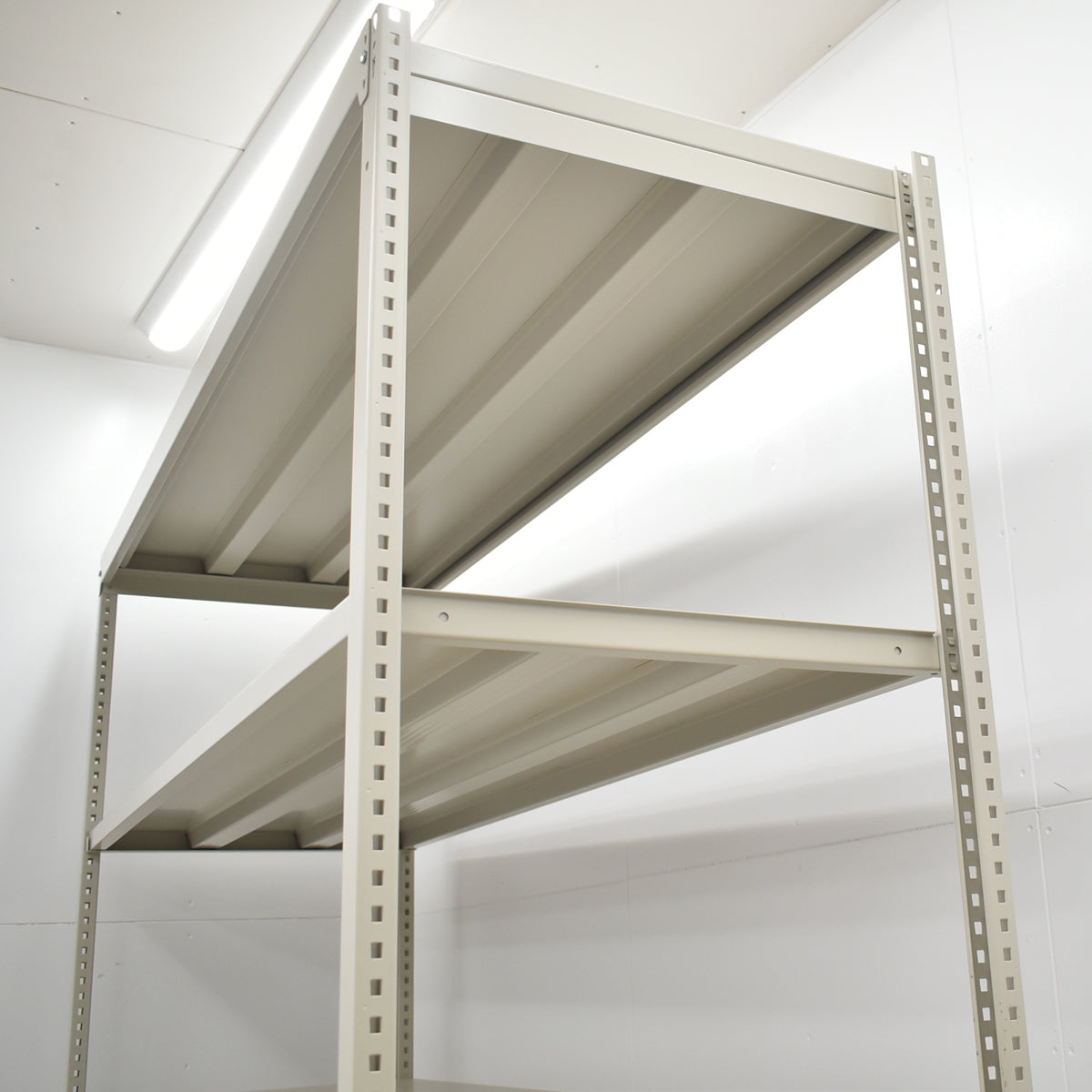 【中古】メーカー不明　中軽量棚　ボトルレスタイプ　幅1800×奥行600×高さ（全高）2400(mm)　2026070701【中古オフィス家具】