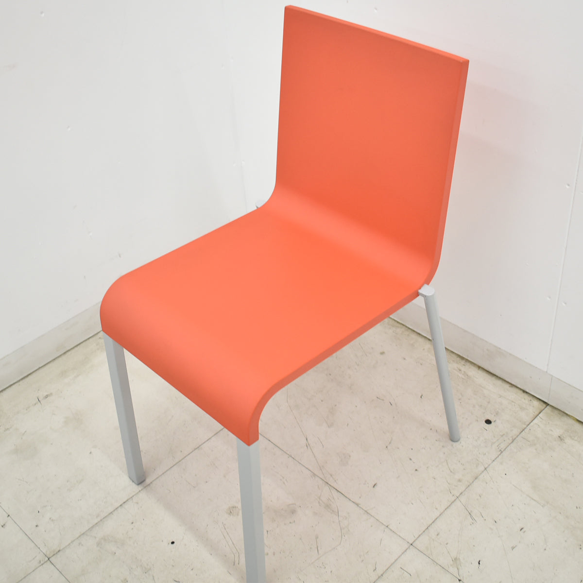 【中古】ヴィトラ vitra.　.03　ゼロスリー　スタッキングチェア　オレンジ　2026070702【中古オフィス家具】