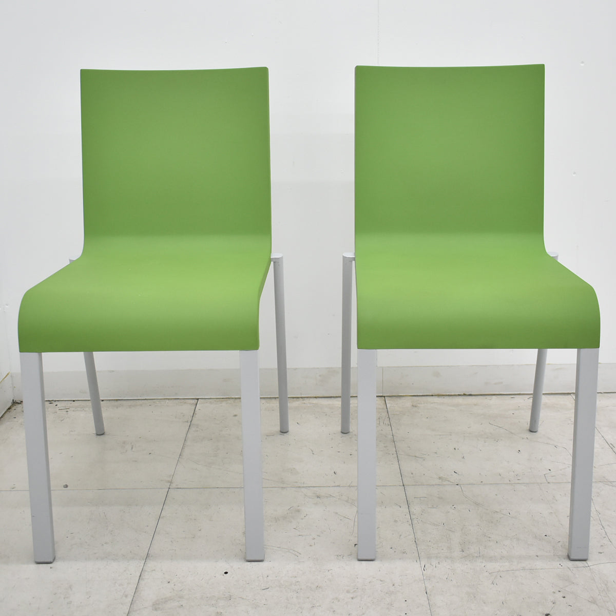 【中古】ヴィトラ vitra.　.03　ゼロスリー　スタッキングチェア　２脚セット　グリーン　2026070703【中古オフィス家具】