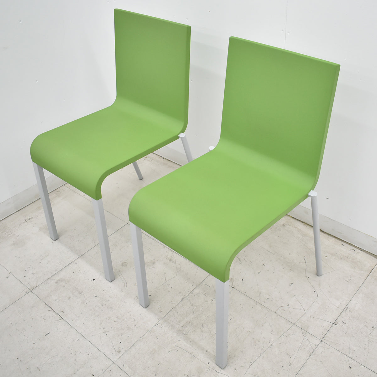 【中古】ヴィトラ vitra.　.03　ゼロスリー　スタッキングチェア　２脚セット　グリーン　2026070703【中古オフィス家具】