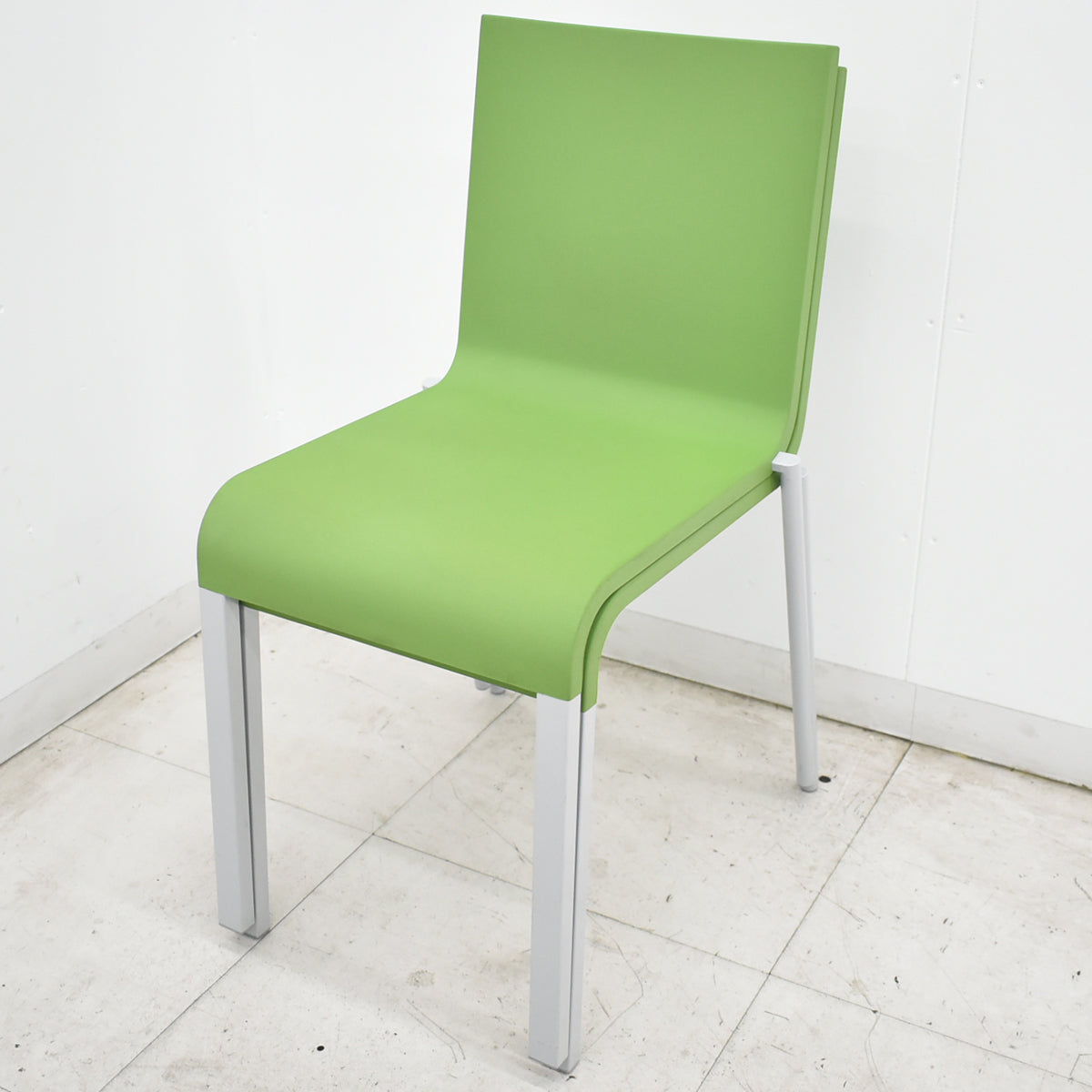【中古】ヴィトラ vitra.　.03　ゼロスリー　スタッキングチェア　２脚セット　グリーン　2026070703【中古オフィス家具】